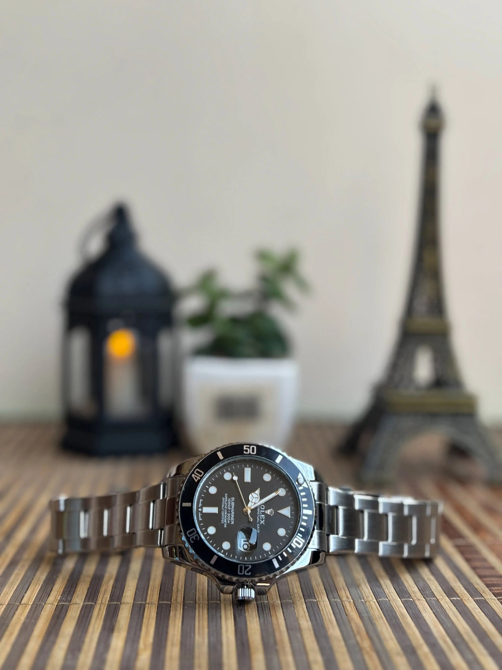 Diver-Style Men’s Watch – Black Dial, Silver Case, Stainless Bracelet Wristox