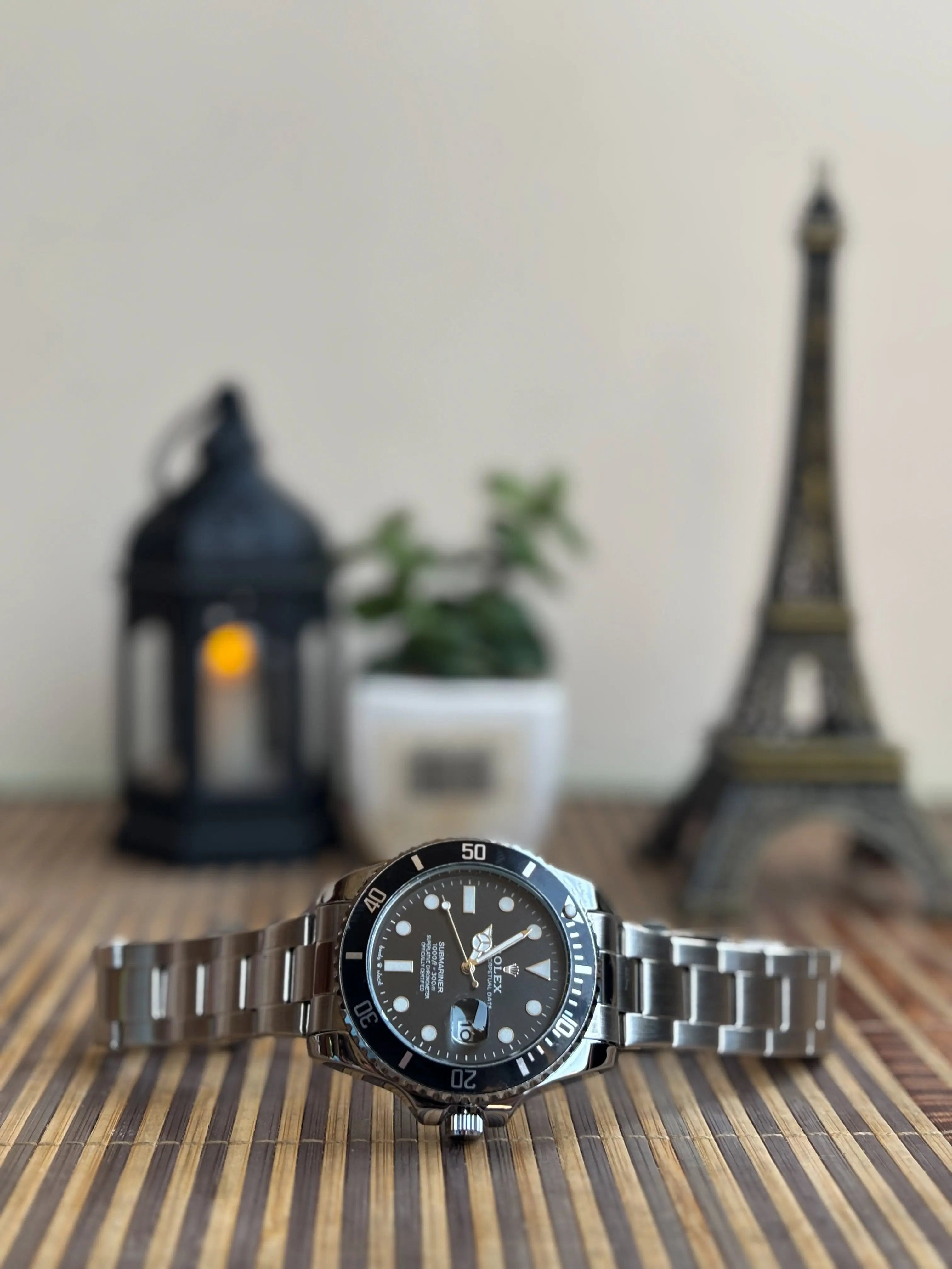 Diver-Style Men’s Watch – Black Dial, Silver Case, Stainless Bracelet Wristox